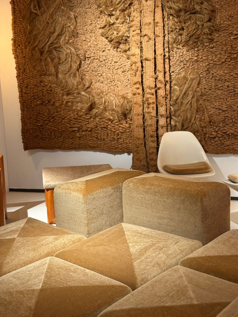 Quando l'Arte Incontra il Design: Un Viaggio Sensoriale al PAD di Berkeley Square a Londra 2 Quando l'Arte Incontra il Design: Un Viaggio Sensoriale al PAD di Berkeley Square a Londra