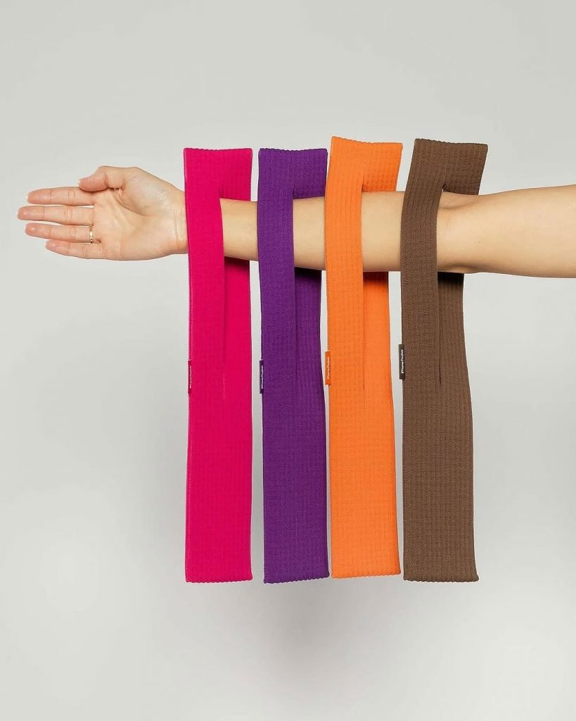 Apple X Issey Miyake Rivoluzionano l'Accessorio Tech con l'iPhone Pocket