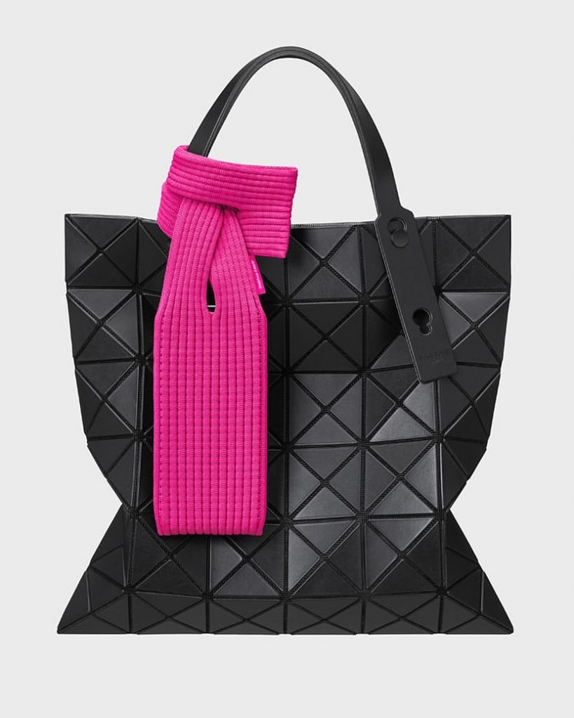 Apple X Issey Miyake Rivoluzionano l'Accessorio Tech con l'iPhone Pocket