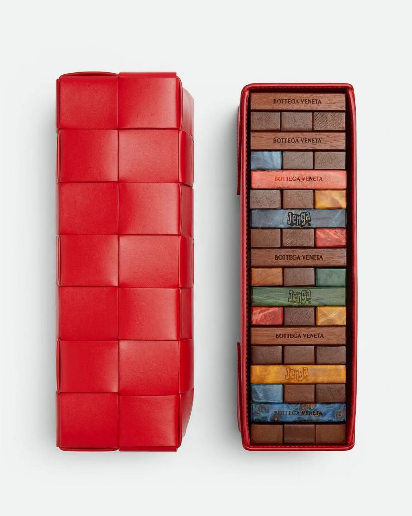 Quando il Lusso Incontra la Nostalgia: Il Set Jenga da 7.000 Euro di Bottega Veneta