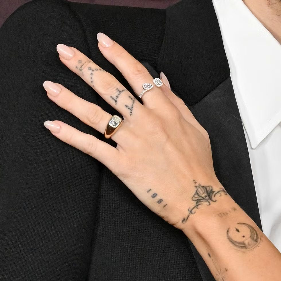 Miley Cyrus Svela il Suo Anello di Fidanzamento in Grande Stile