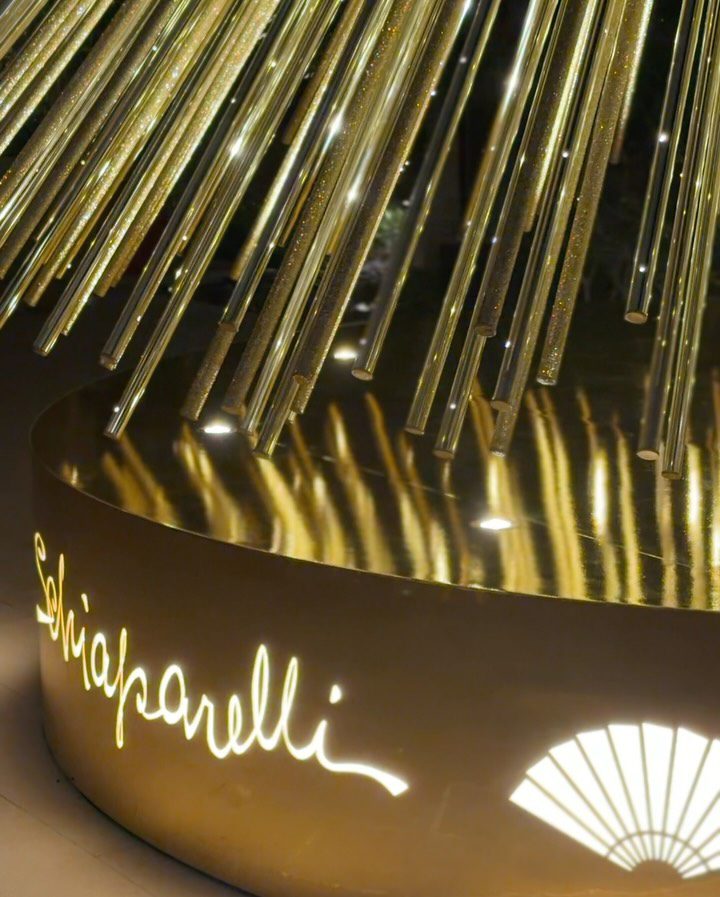 Quando l'Alta Moda Incontra la Magia Natalizia: Il Capolavoro Schiaparelli al Mandarin Oriental Jumeira 2 Quando l'Alta Moda Incontra la Magia Natalizia: Il Capolavoro Schiaparelli al Mandarin Oriental Jumeira