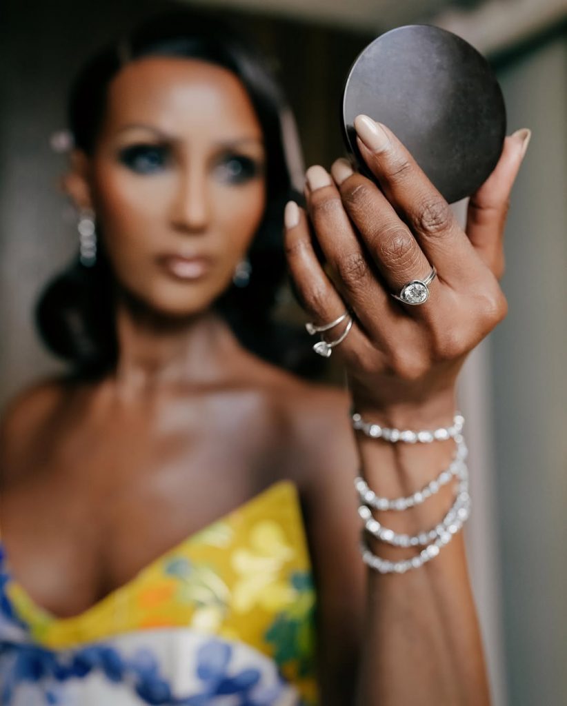 Iman Incanta ai Fashion Awards 2025: Un Capolavoro Floreale di Harris Reed