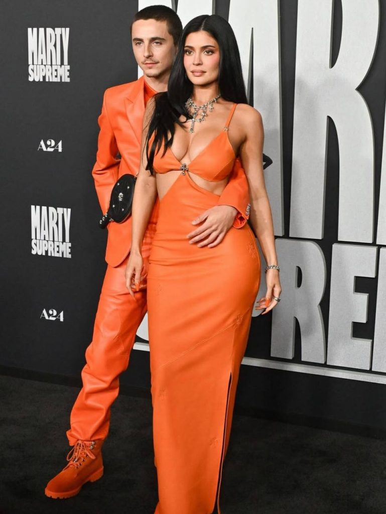 All eyes on Kylie Jenner e Timothée Chalamet, il look ton-sur-ton che ha incendiato I social 5 All eyes on Kylie Jenner e Timothée Chalamet, il look ton-sur-ton che ha incendiato I social