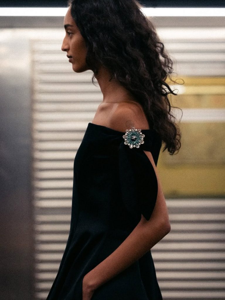 Chanel porta l’alta moda nella metropolitana di New York: quando l’ordinario diventa straordinario