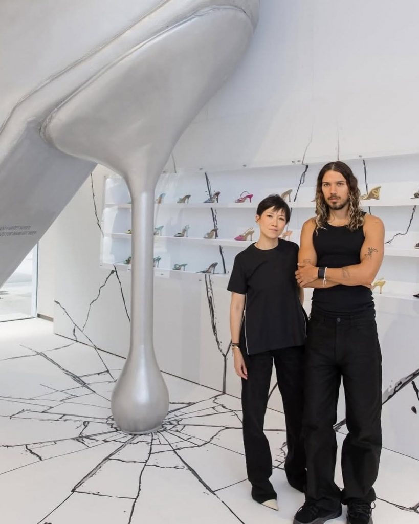 Un maxi-tacco si schianta da Jimmy Choo a Miami: il nuovo talk-of-the-town