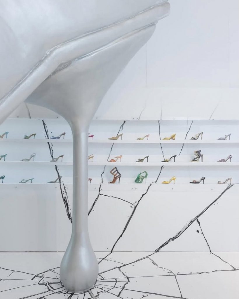 Un maxi-tacco si schianta da Jimmy Choo a Miami: il nuovo talk-of-the-town