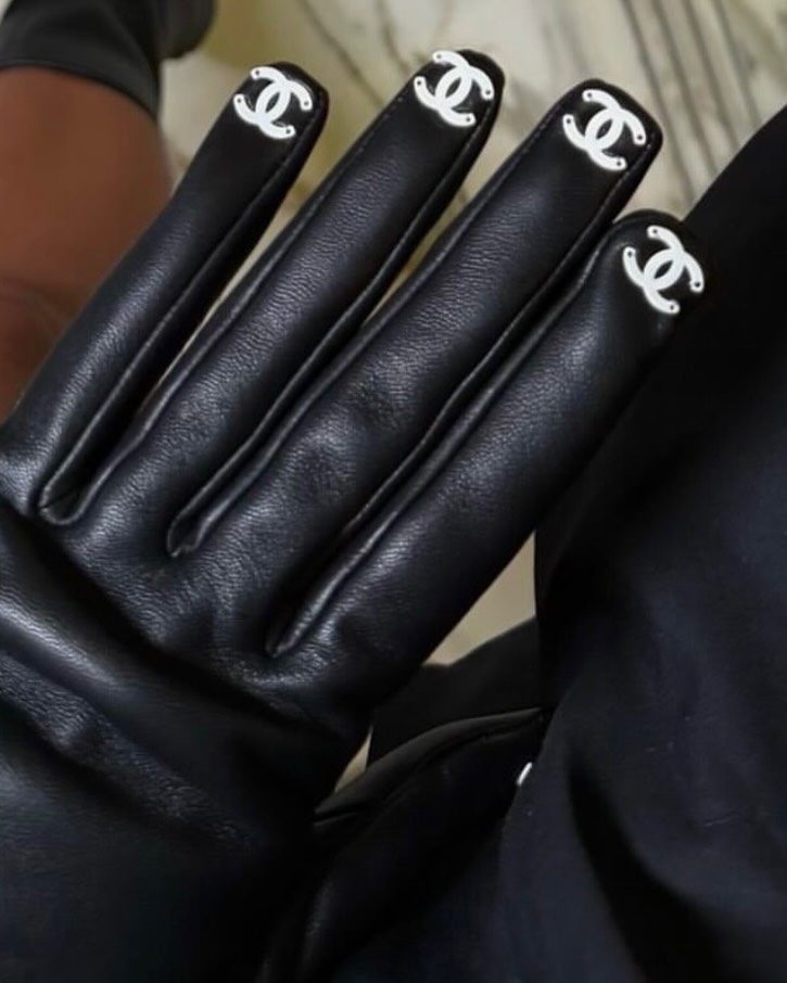 Chanel firma i guanti in pelle più desiderati dell’inverno