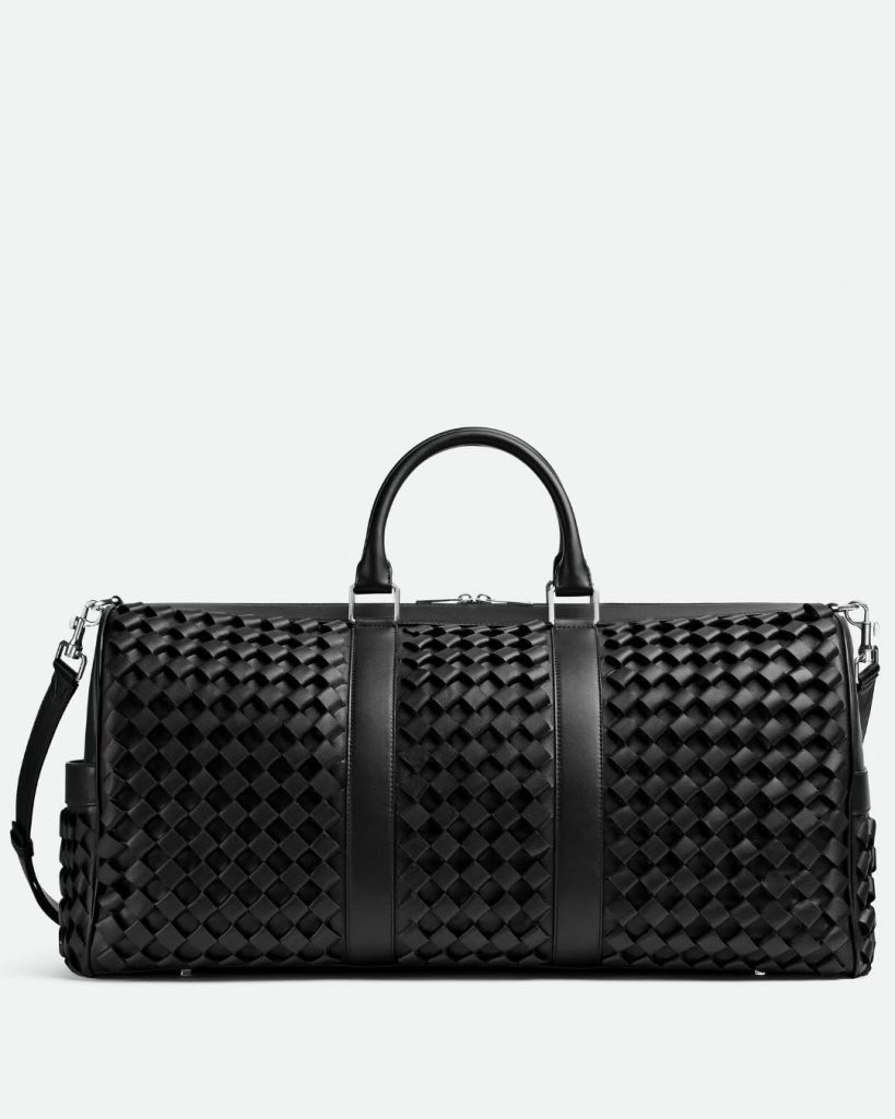 Bottega Veneta spinge oltre l’artigianalità: presentata la prima borsa 3D da 8.700€ 3 Bottega Veneta spinge oltre l’artigianalità: presentata la prima borsa 3D da 8.700€