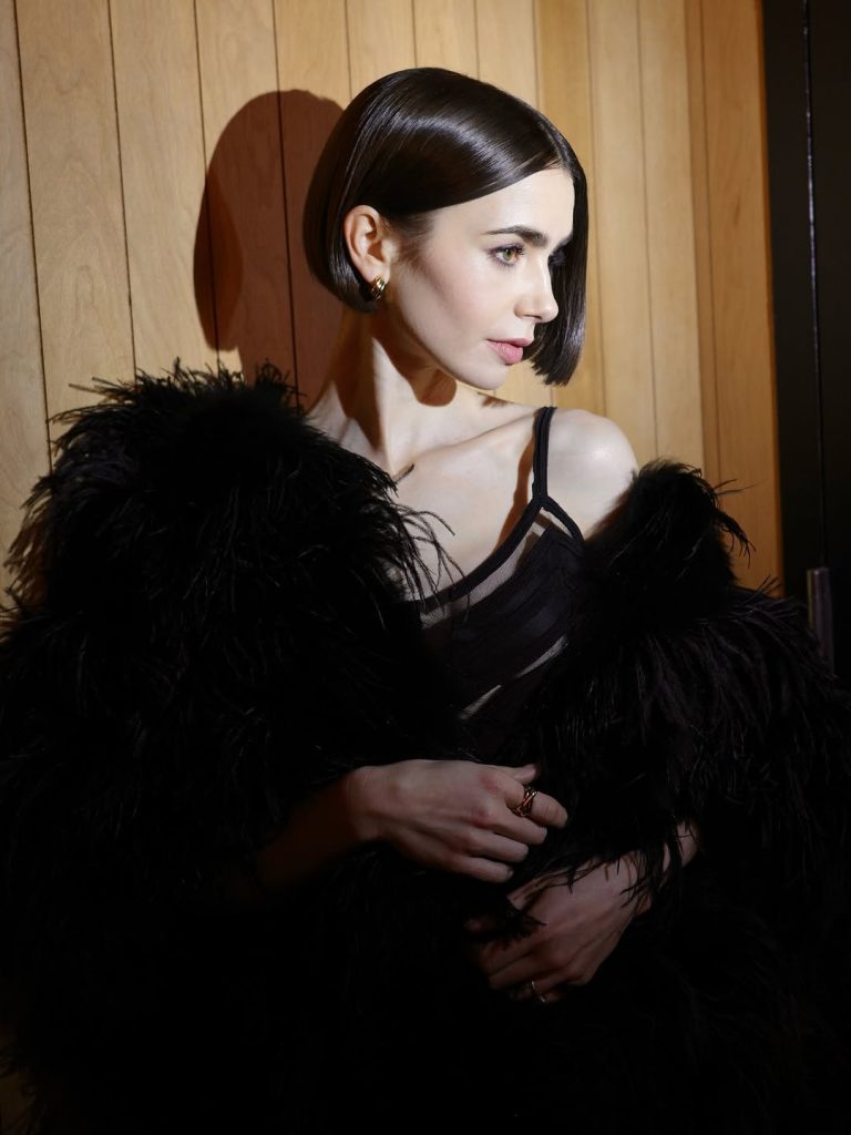 Lily Collins Ridefinisce l'Eleganza con un Taglio Iconico