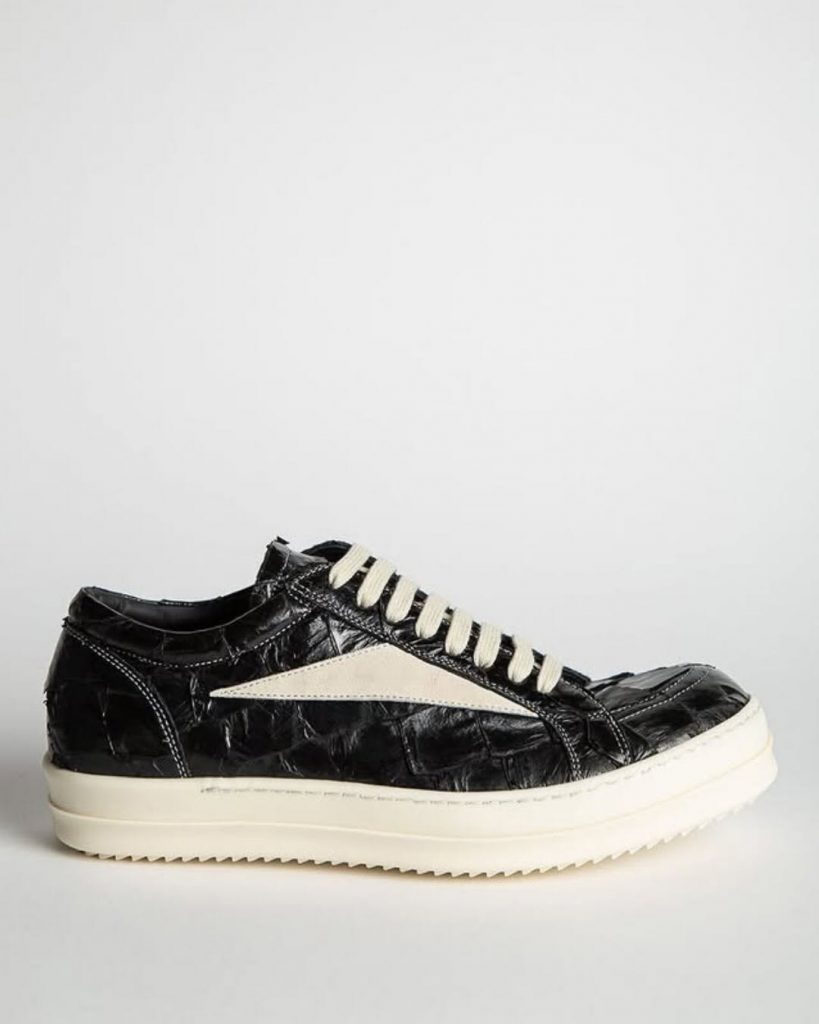Rick Owens Rivoluziona il Lusso: Le Sneaker in Pelle di Pesce che Ridefiniscono l'Avant-Garde 1 Rick Owens Rivoluziona il Lusso: Le Sneaker in Pelle di Pesce che Ridefiniscono l'Avant-Garde