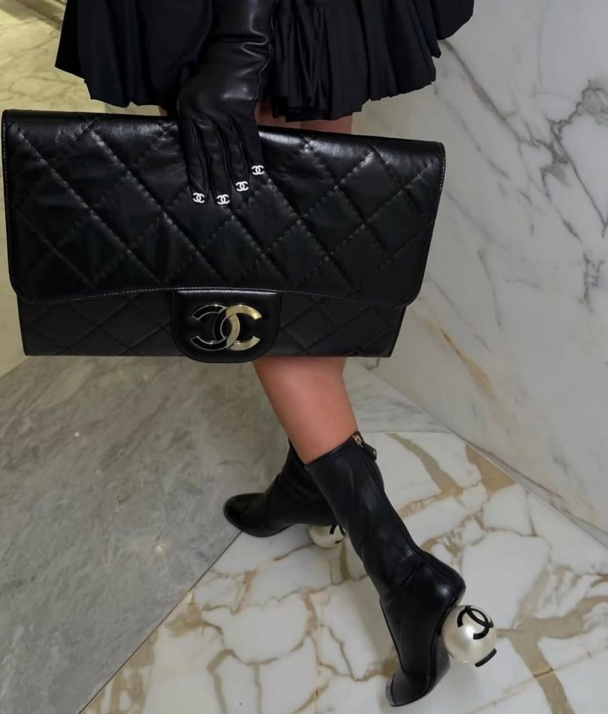 Chanel firma i guanti in pelle più desiderati dell’inverno