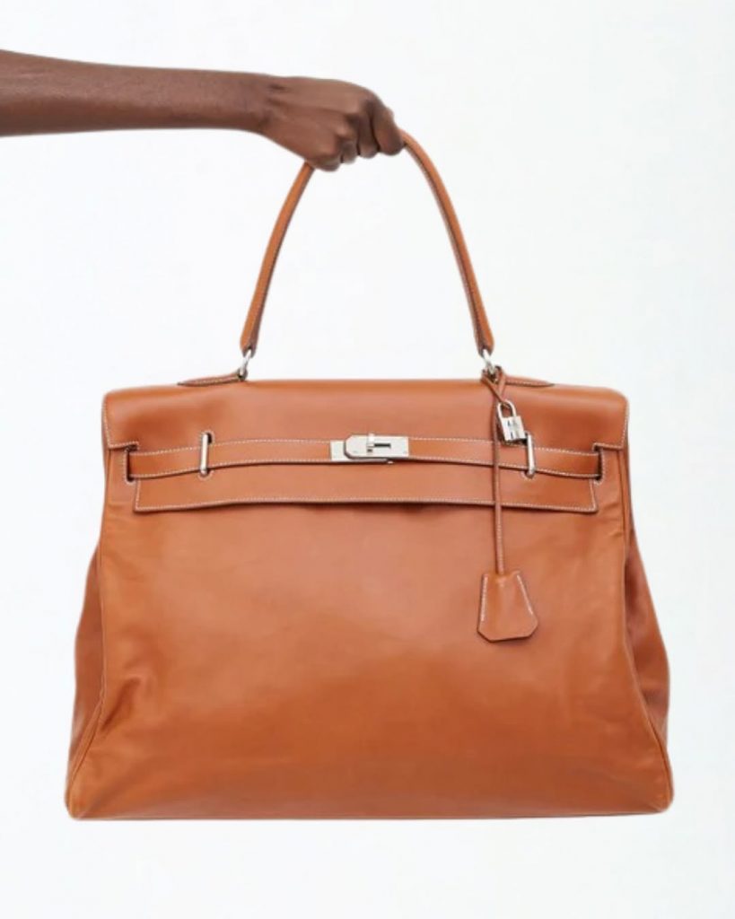 La Kelly Relax di Hermès: La Nuova Ossessione del 2026 3 La Kelly Relax di Hermès: La Nuova Ossessione del 2026