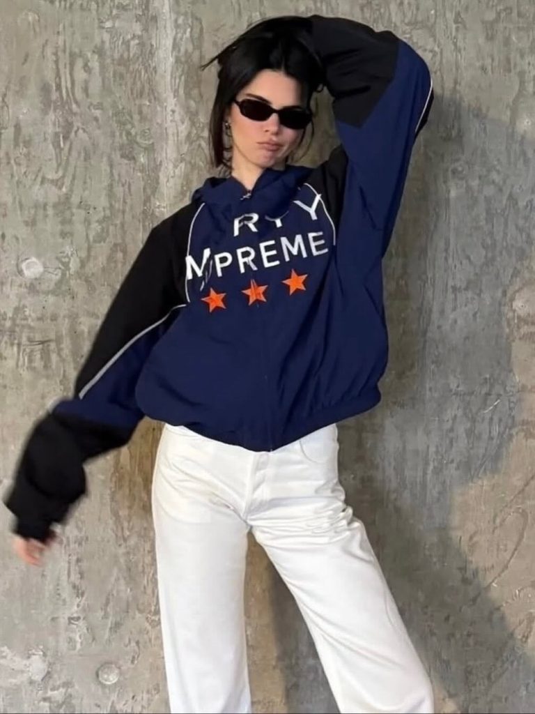 La giacca del momento? Le celebrity scelgono “Marty Supreme” 3 La giacca del momento? Le celebrity scelgono “Marty Supreme”