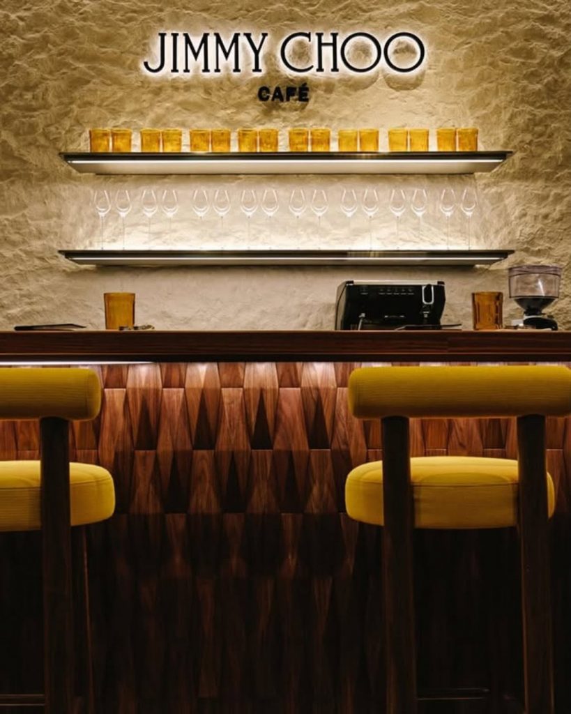 Dal fashion al café: Jimmy Choo apre un luxury spot in Giappone