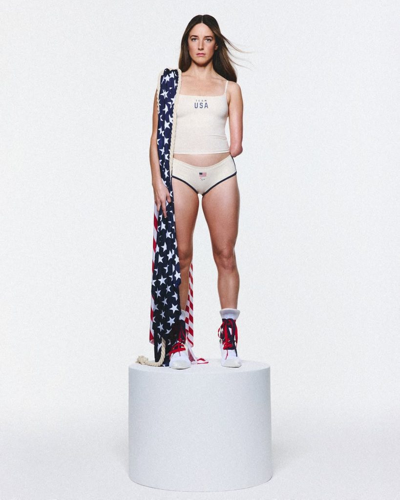 SKIMS Ridefinisce l'Eleganza Olimpica: La Collezione Team USA per le Olimpiadi Invernali 2026 3 SKIMS Ridefinisce l'Eleganza Olimpica: La Collezione Team USA per le Olimpiadi Invernali 2026