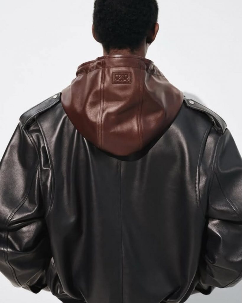 Loewe Rinnova la Sua Identità: Un Logo Che Guarda al Futuro Senza Dimenticare il Passato 3 Loewe Rinnova la Sua Identità: Un Logo Che Guarda al Futuro Senza Dimenticare il Passato