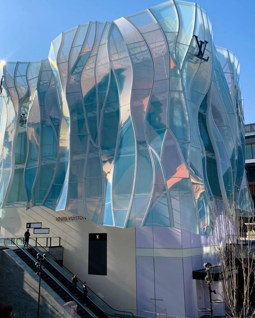 Un Gioiello Architettonico nel Cuore di Pechino: La Nuova Maison Louis Vuitton