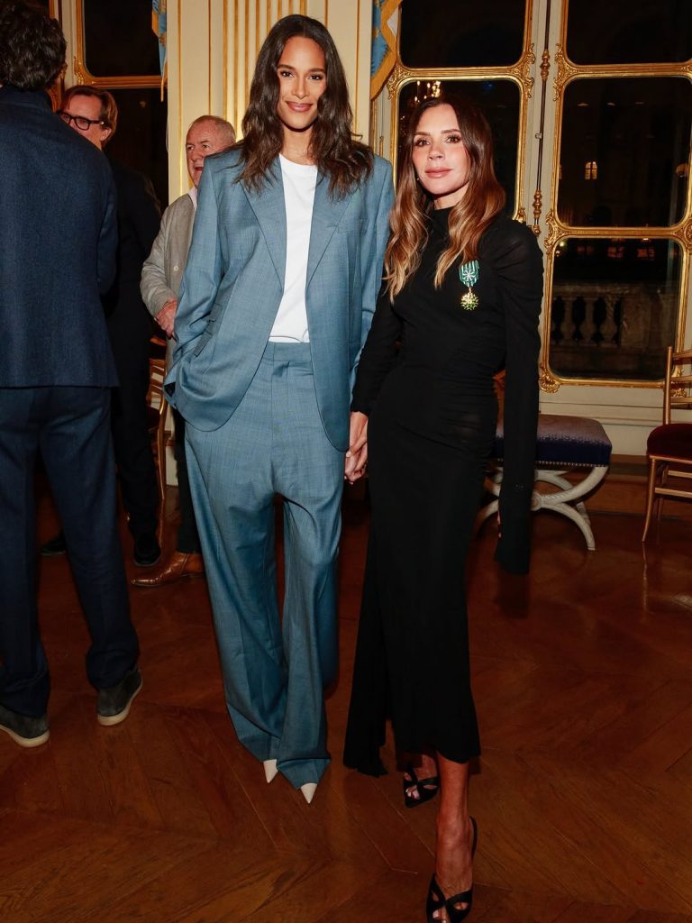 Victoria Beckham Insignita del Prestigioso Titolo Francese: Un Riconoscimento all'Arte della Moda