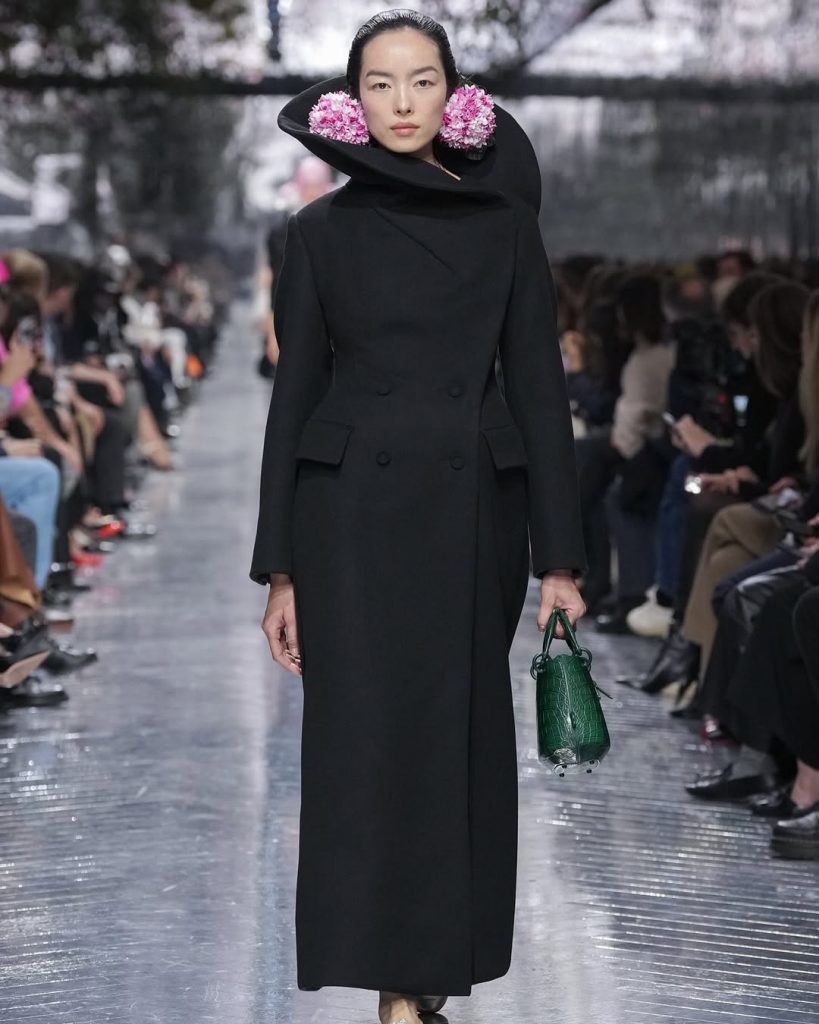 Dior Haute Couture: il debutto di Jonathan Anderson accende Parigi 3 Dior Haute Couture: il debutto di Jonathan Anderson accende Parigi
