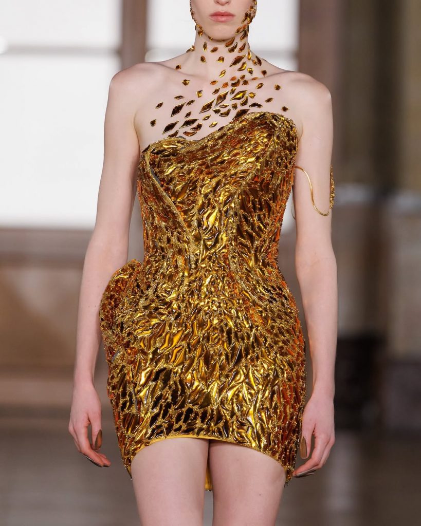 Parigi Si Illumina: Gaurav Gupta Ridefinisce l'Alta Moda con la Sua Visione Futuristica