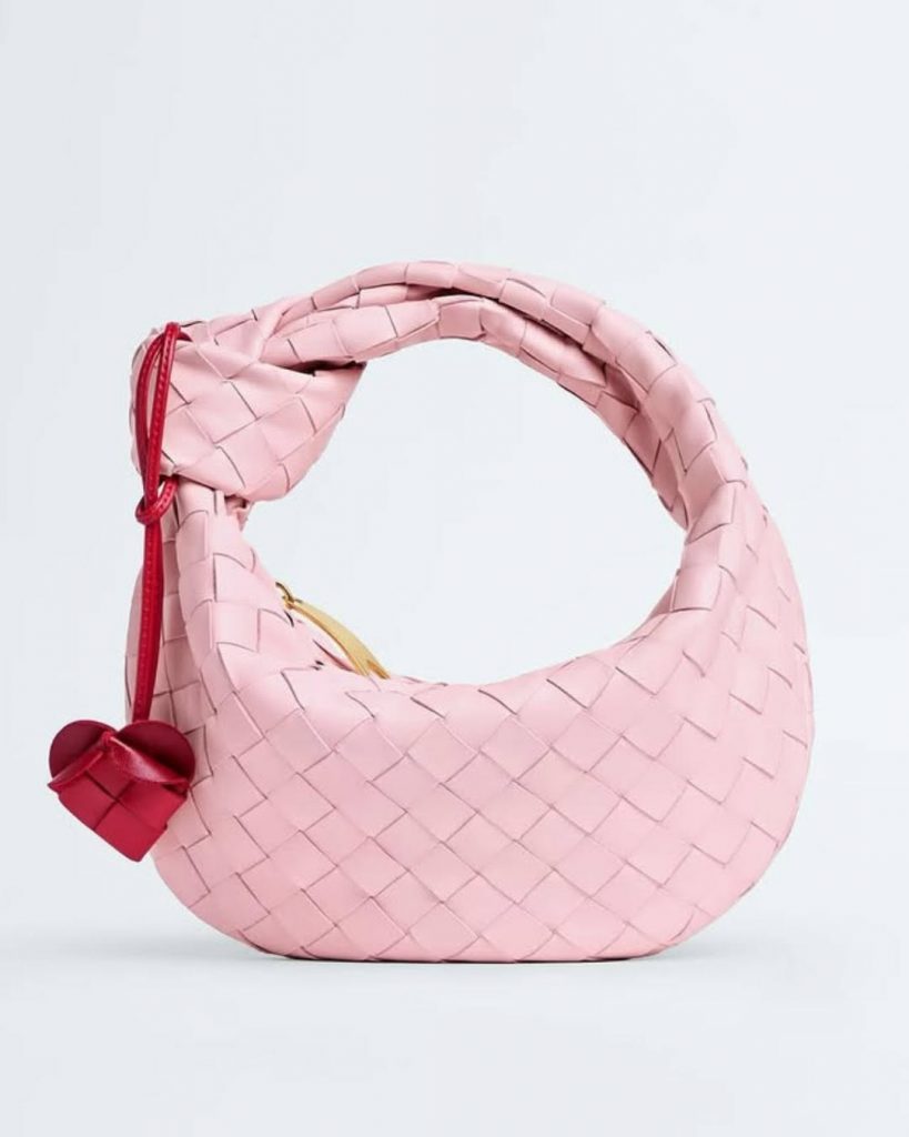 L'Amore Silenzioso di Bottega Veneta: Quando il Cuore Incontra l'Intrecciato 3 L'Amore Silenzioso di Bottega Veneta: Quando il Cuore Incontra l'Intrecciato