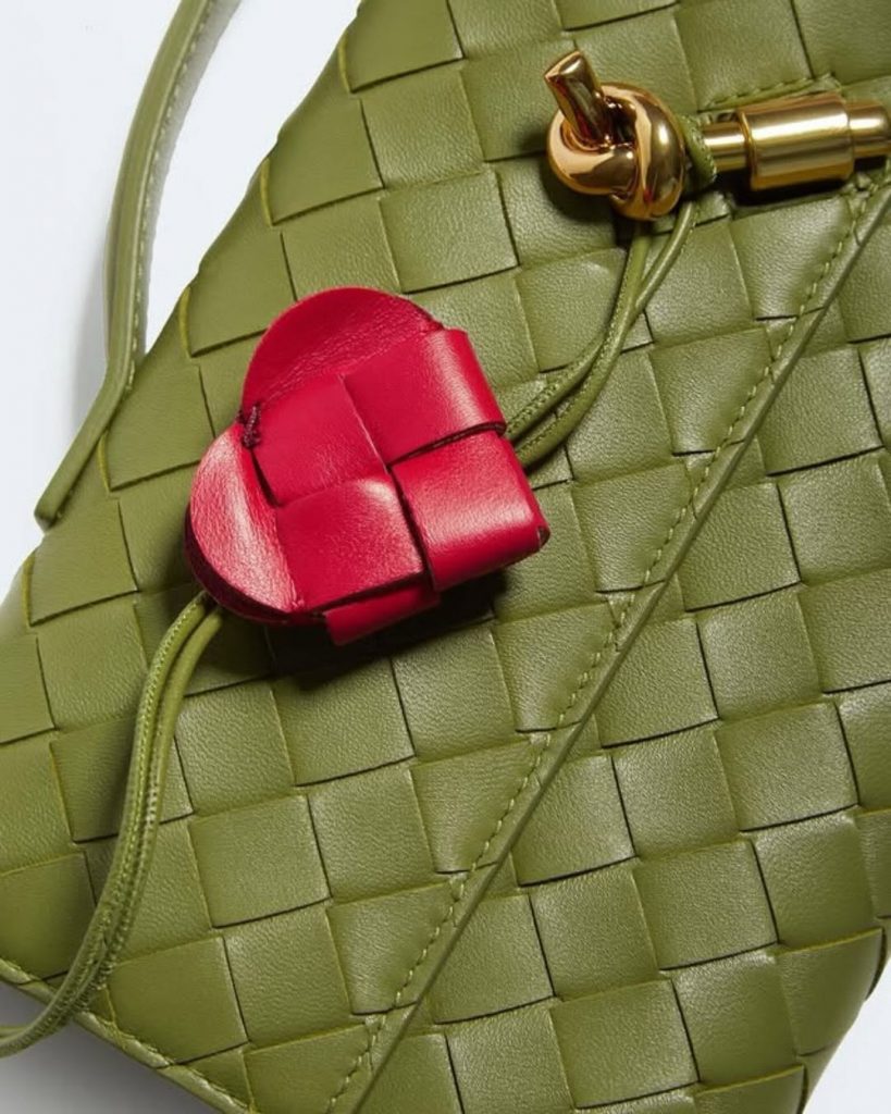 L'Amore Silenzioso di Bottega Veneta: Quando il Cuore Incontra l'Intrecciato 2 L'Amore Silenzioso di Bottega Veneta: Quando il Cuore Incontra l'Intrecciato