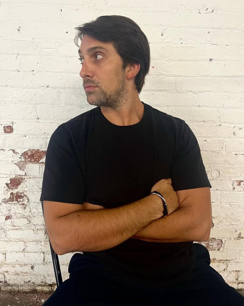 Meet Andrew Mukamal: lo stylist che definisce l’era di Margot Robbie