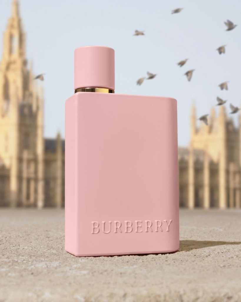 Olivia Dean è il nuovo volto di Burberry Her 1 Olivia Dean è il nuovo volto di Burberry Her