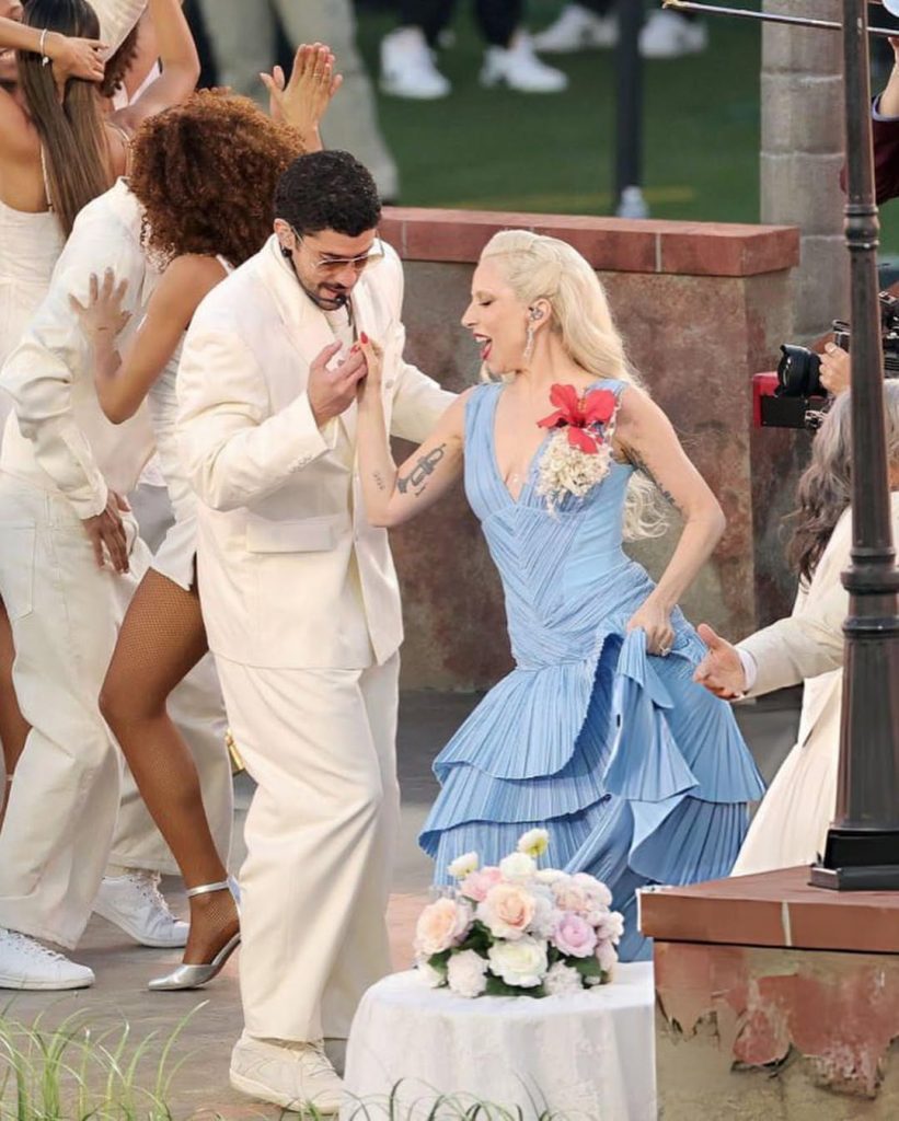 Il Super Bowl secondo Lady Gaga: il look Luar che ha fatto battere i cuori 2 Il Super Bowl secondo Lady Gaga: il look Luar che ha fatto battere i cuori