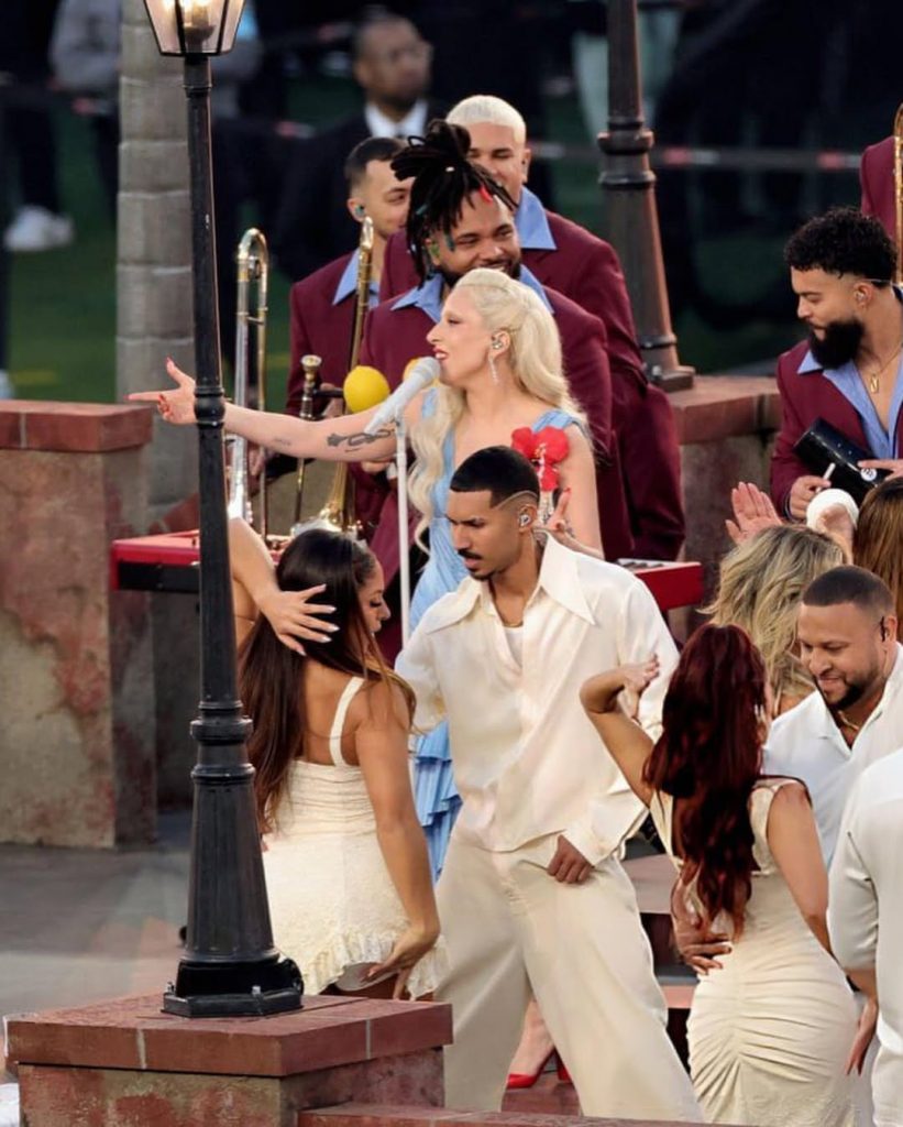 Il Super Bowl secondo Lady Gaga: il look Luar che ha fatto battere i cuori 3 Il Super Bowl secondo Lady Gaga: il look Luar che ha fatto battere i cuori