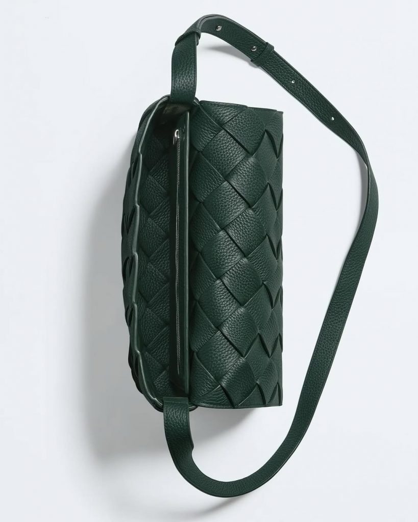 Alpi Green: il nuovo colore firmato Bottega Veneta che profuma di altitudine e raffinatezza