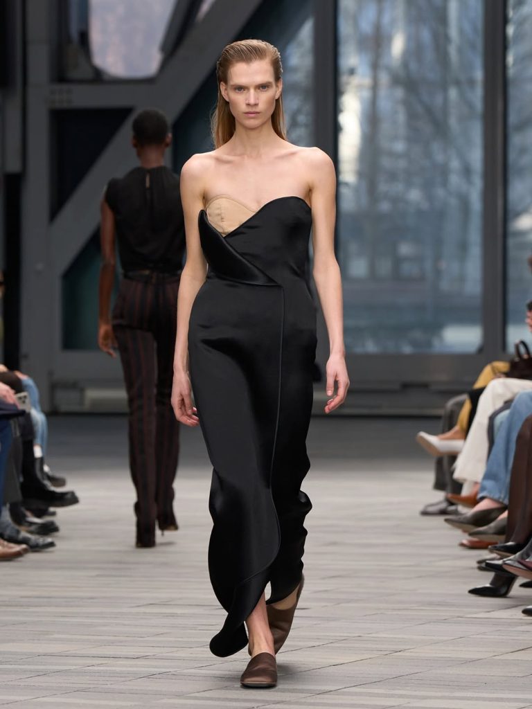 Vestirsi Come Dichiarazione di Potere: La Collezione Calvin Klein Fall 2026 di Veronica Leoni