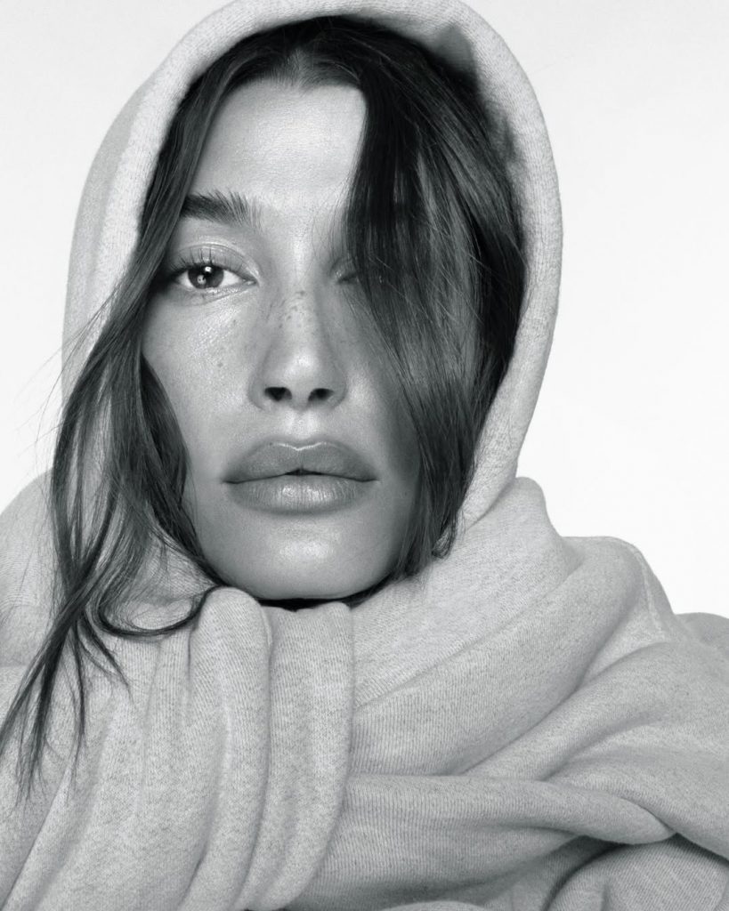 Justin Bieber Dedica una Collezione alla Moglie: "Hailey Gray" Conquista SKYLRK 4 Justin Bieber Dedica una Collezione alla Moglie: "Hailey Gray" Conquista SKYLRK