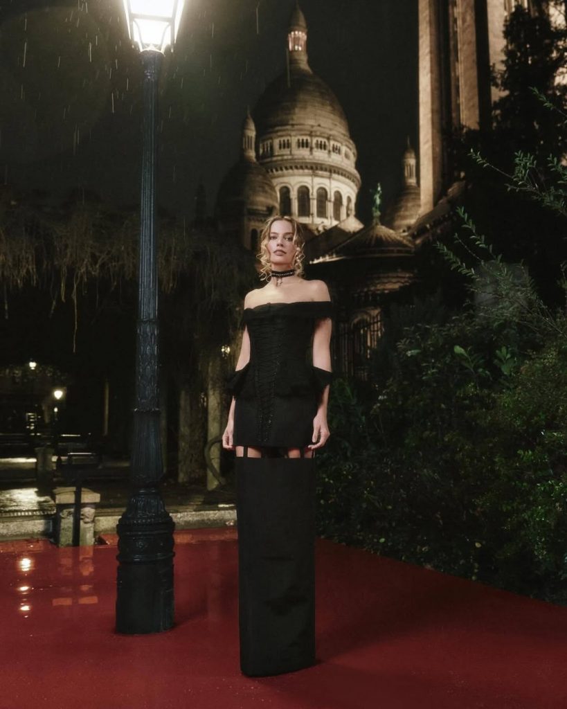 Jacob Elordi e Margot Robbie Incantano Parigi: Eleganza Stellare per la Première di Wuthering Heights 3 Jacob Elordi e Margot Robbie Incantano Parigi: Eleganza Stellare per la Première di Wuthering Heights