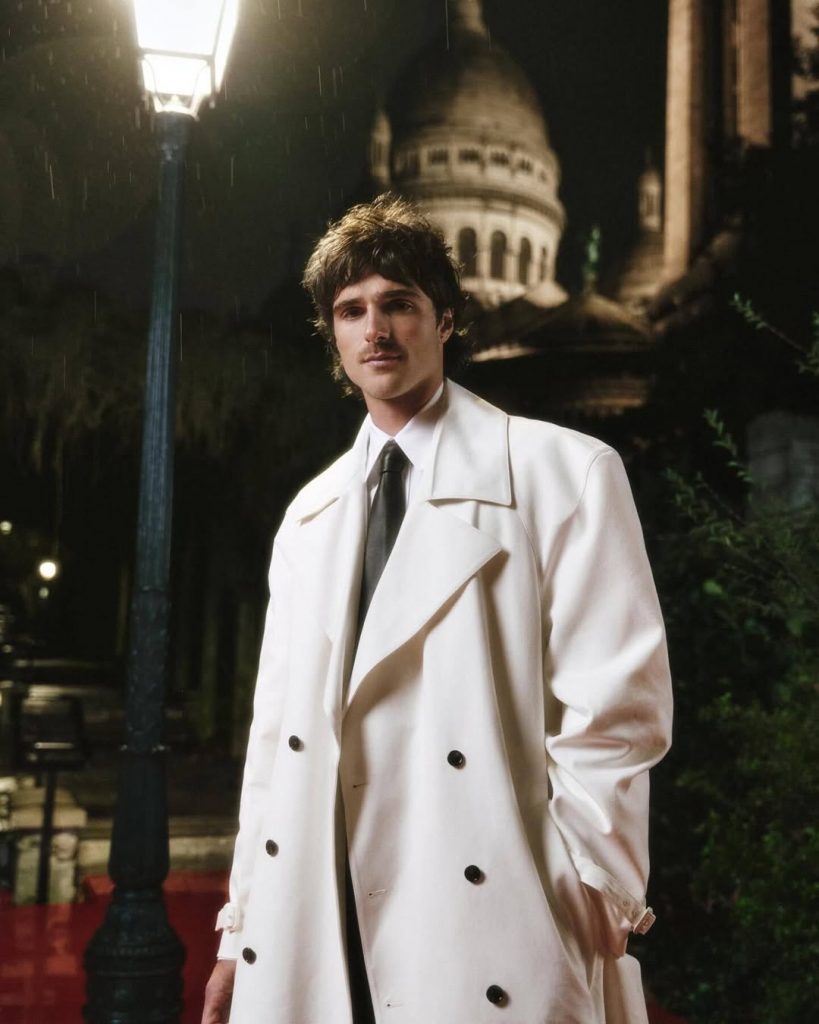 Jacob Elordi e Margot Robbie Incantano Parigi: Eleganza Stellare per la Première di Wuthering Heights 4 Jacob Elordi e Margot Robbie Incantano Parigi: Eleganza Stellare per la Première di Wuthering Heights