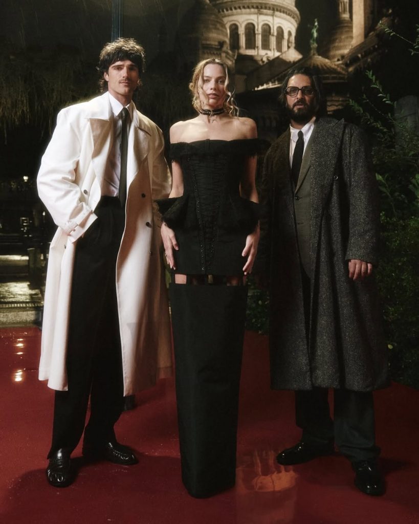 Jacob Elordi e Margot Robbie Incantano Parigi: Eleganza Stellare per la Première di Wuthering Heights 2 Jacob Elordi e Margot Robbie Incantano Parigi: Eleganza Stellare per la Première di Wuthering Heights