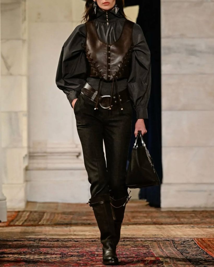 Ralph Lauren presenta la FW25 Donna: eleganza senza tempo, visione contemporanea 3 Ralph Lauren presenta la FW25 Donna: eleganza senza tempo, visione contemporanea