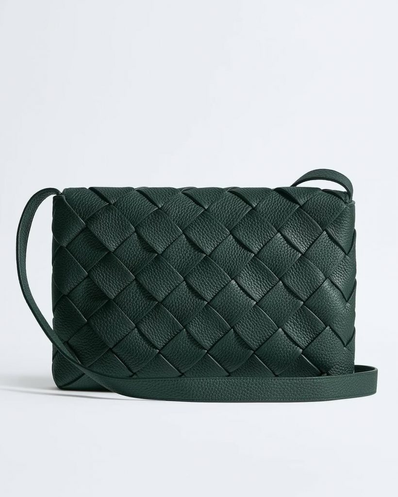Alpi Green: il nuovo colore firmato Bottega Veneta che profuma di altitudine e raffinatezza