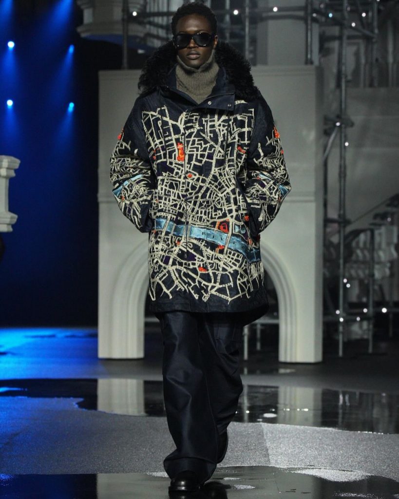 Burberry Fall/Winter 2026: la notte di Londra si accende sotto la visione di Daniel Lee 2 Burberry Fall/Winter 2026: la notte di Londra si accende sotto la visione di Daniel Lee