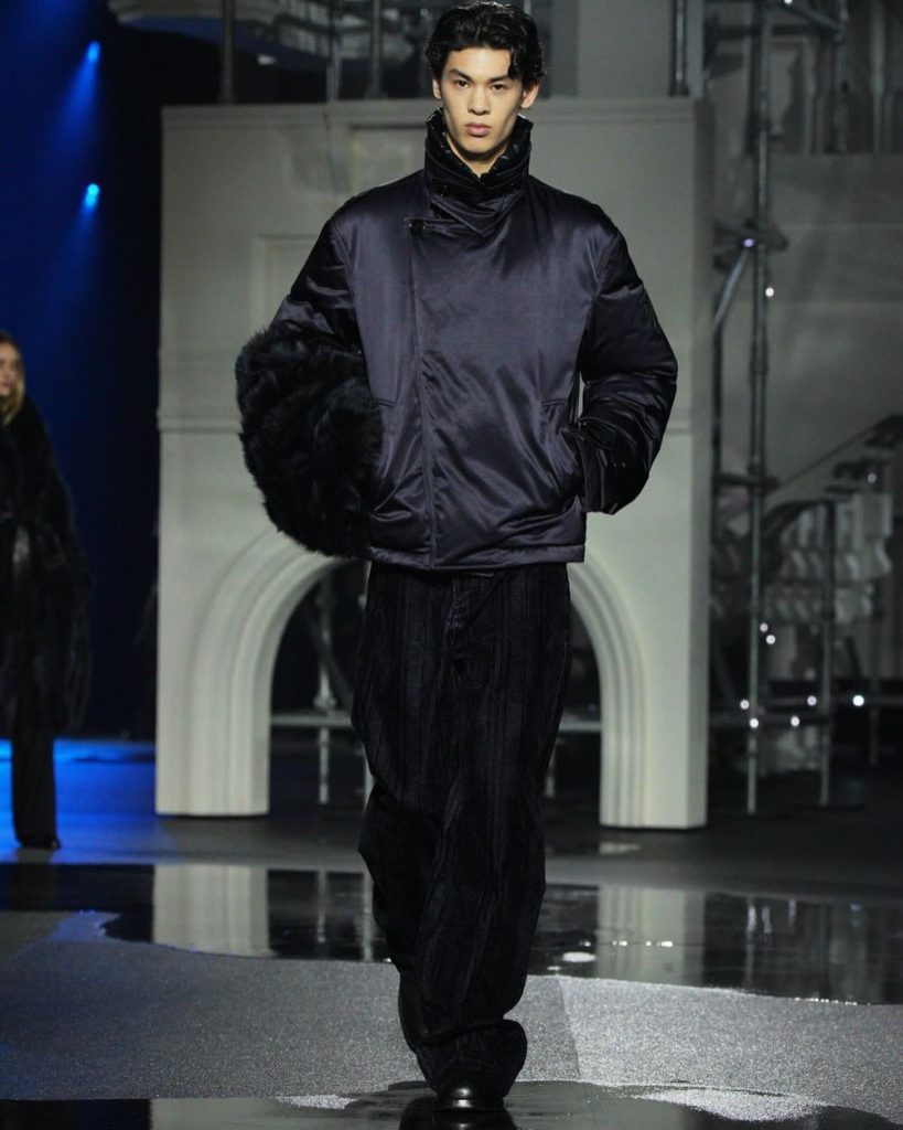 Burberry Fall/Winter 2026: la notte di Londra si accende sotto la visione di Daniel Lee 5 Burberry Fall/Winter 2026: la notte di Londra si accende sotto la visione di Daniel Lee