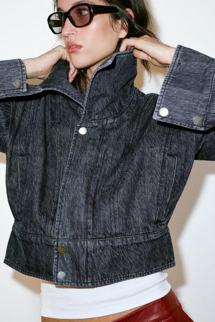 Il giubbotto corto in denim di Zara entra nella nostra wish list 2 Il giubbotto corto in denim di Zara entra nella nostra wish list