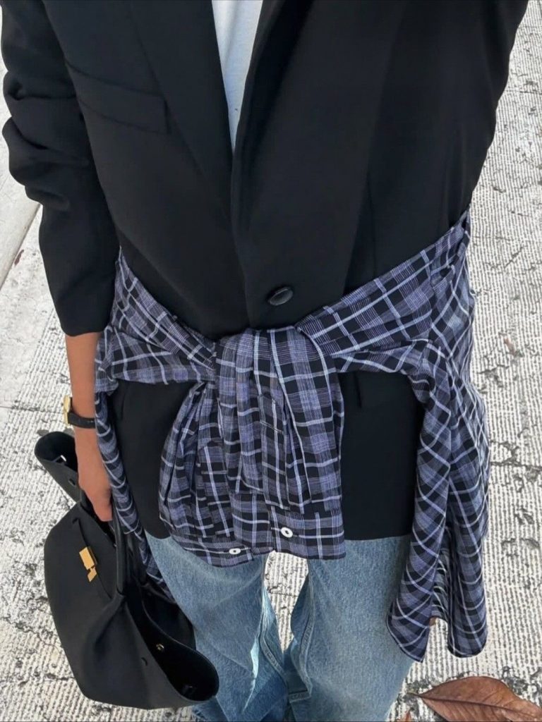 La Rivoluzione della Camicia Annodata: Il Nuovo Must-Have per la primavera