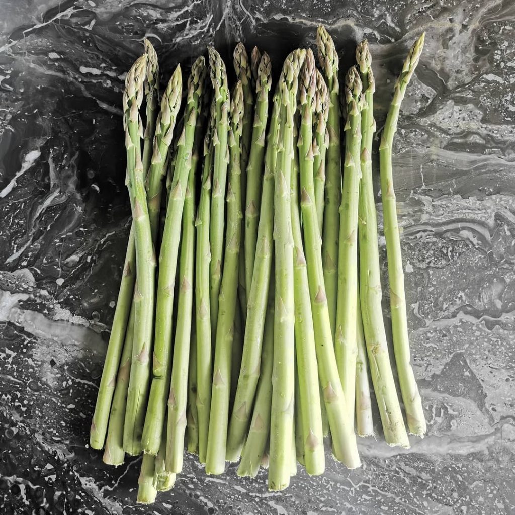 Gli Asparagi: I Gioielli Verdi della Primavera 1 Gli Asparagi: I Gioielli Verdi della Primavera