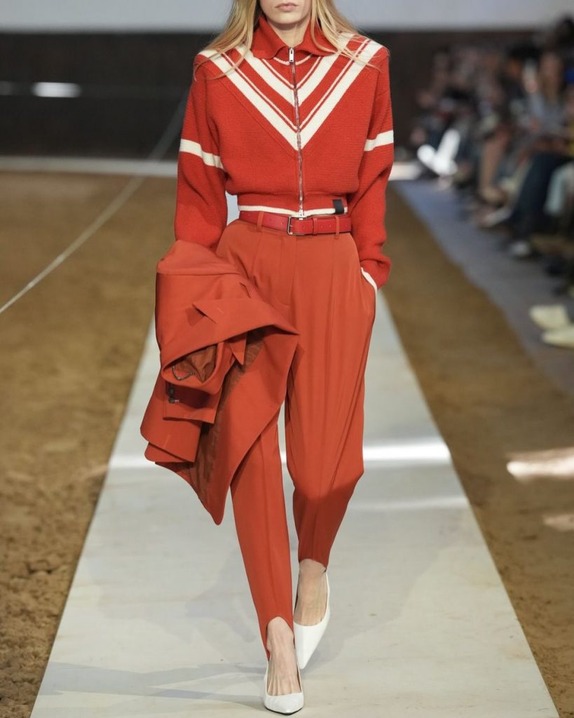 Stella McCartney lascia che siano i cavalli a parlare - e a Parigi firma un manifesto silenzioso