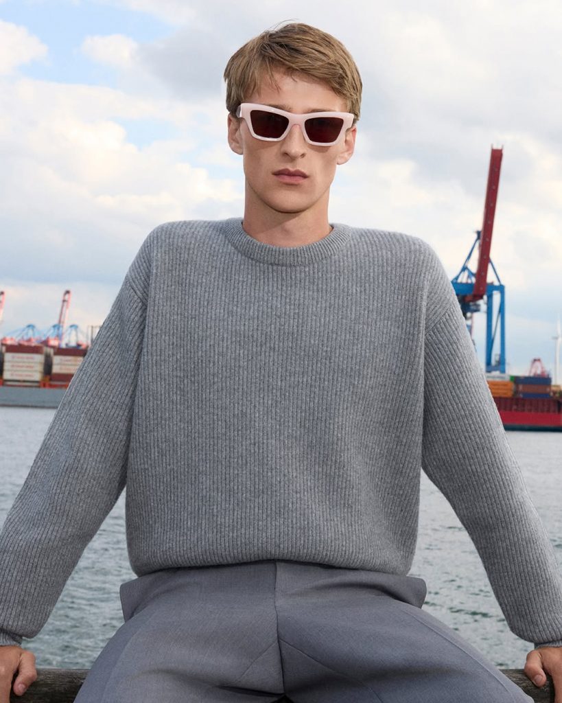 Jil Sander Ridefinisce l'Eyewear con Oliver Peoples