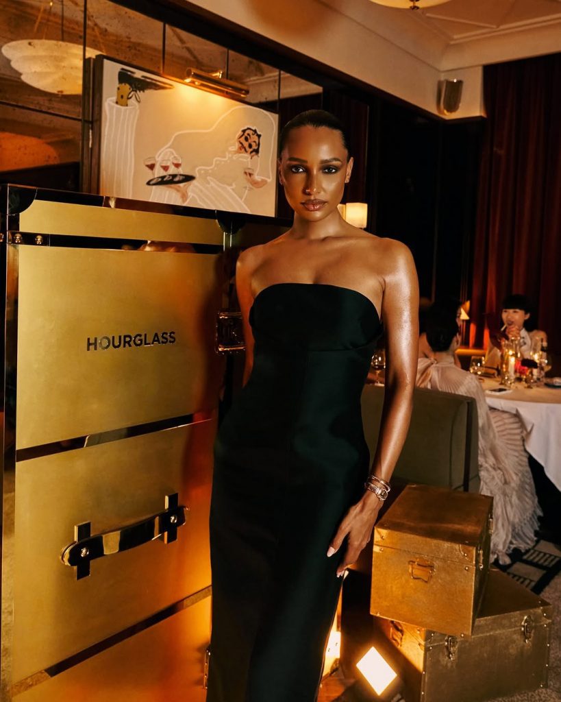 Olivia Dean: La Nuova Musa di Hourglass Cosmetics