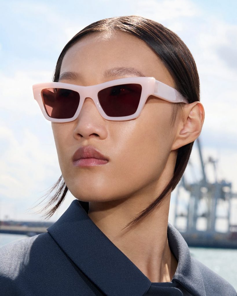 Jil Sander Ridefinisce l'Eyewear con Oliver Peoples