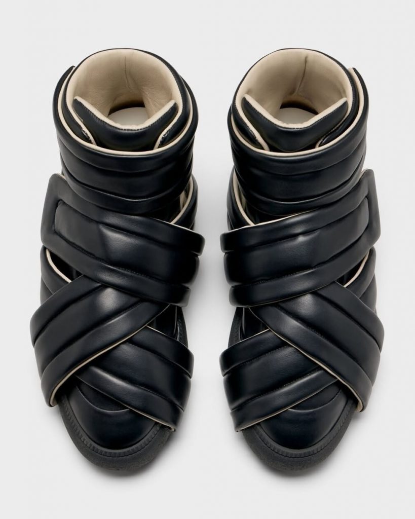 Maison Margiela Ridefinisce il Futuro delle Sneakers con un Capolavoro da 2.400 Dollari 1 Maison Margiela Ridefinisce il Futuro delle Sneakers con un Capolavoro da 2.400 Dollari