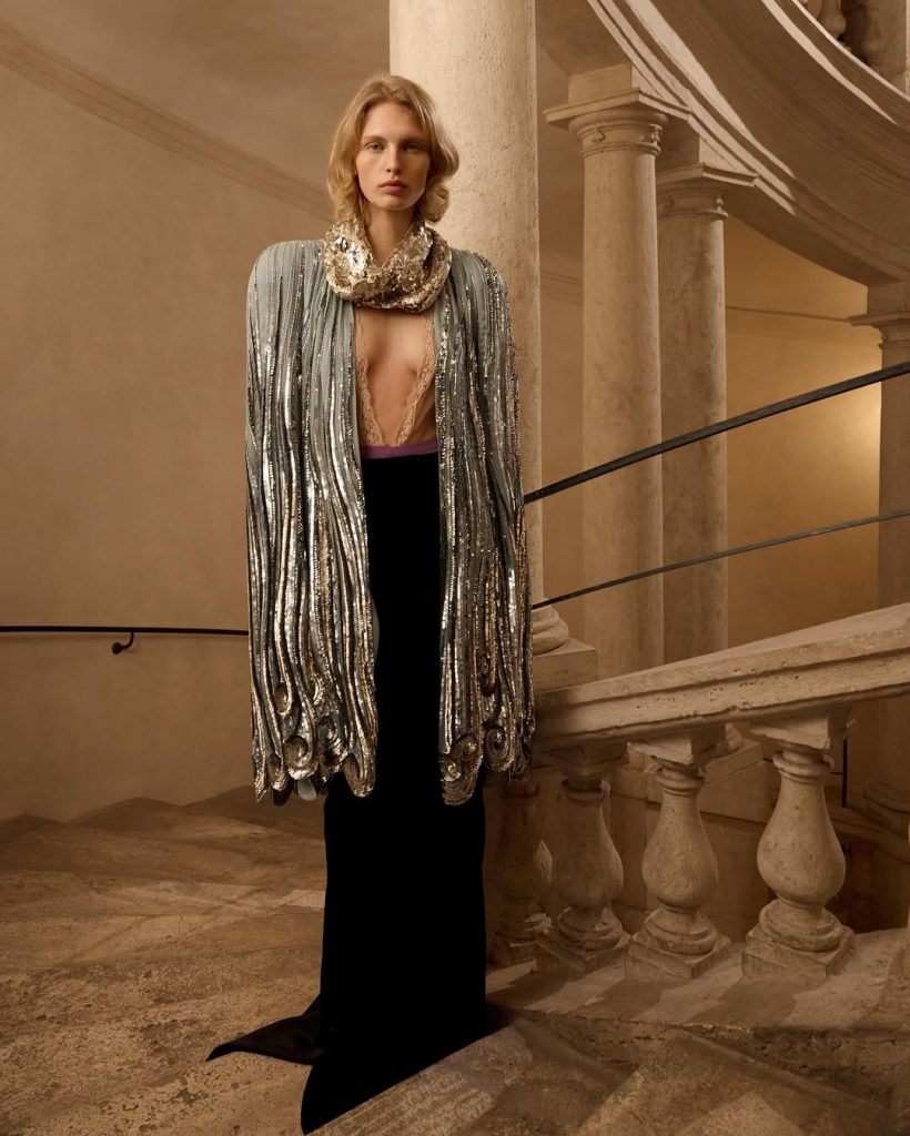 Quando Roma Incontra la Moda: Il Debutto Rivoluzionario di Alessandro Michele per Valentino 2 Quando Roma Incontra la Moda: Il Debutto Rivoluzionario di Alessandro Michele per Valentino
